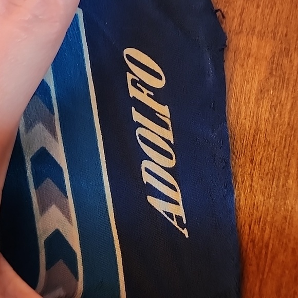 ⚡️5 For $10⚡️Perry Ellis and Adolpho vintage large (almost) square scarves - Picture 6 of 6